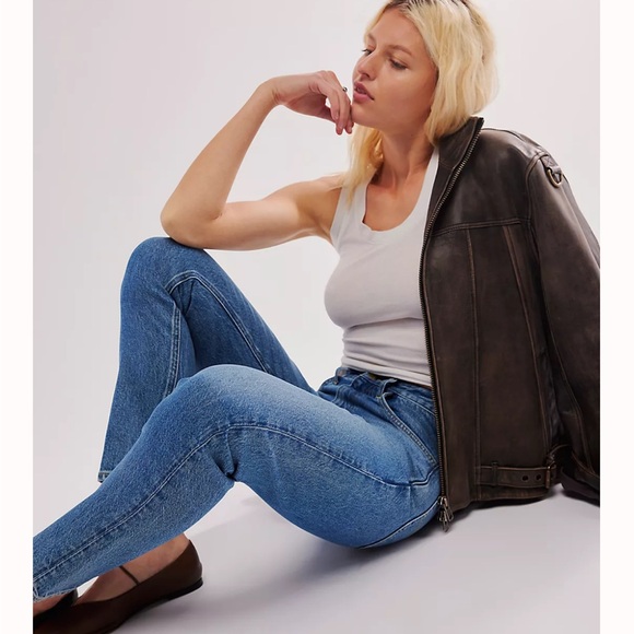 Free People NWT- Low Maintenance Mid Rise Crop Boot Jeans - Picture 5 of 10